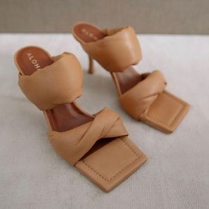 Alohas Twist Strap Heeled Sandals